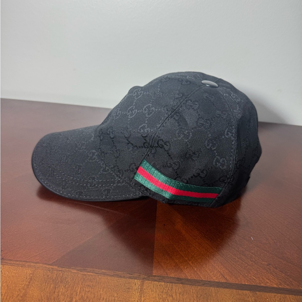 Gucci Black Baseball Cap with Green and Red Stripe
